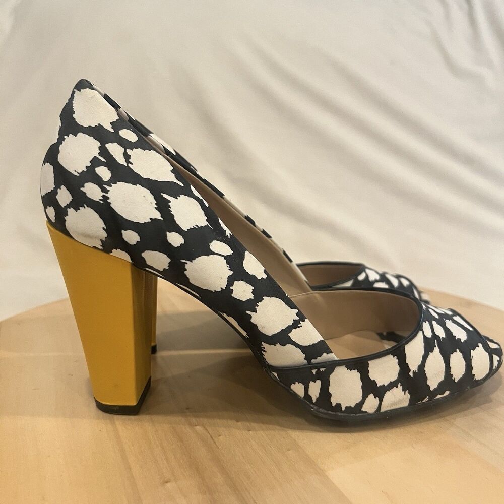 AvonChunky Block Heel Peep Toe Pumps Black White Abstract Print Size 8 Drop Side